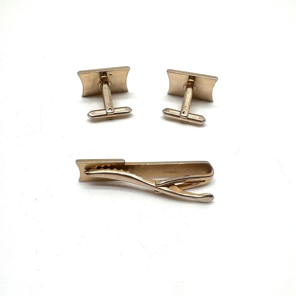 Vintage Hickok Black and Goldtone 'W' Monogram Cufflinks and Tie Clip Set